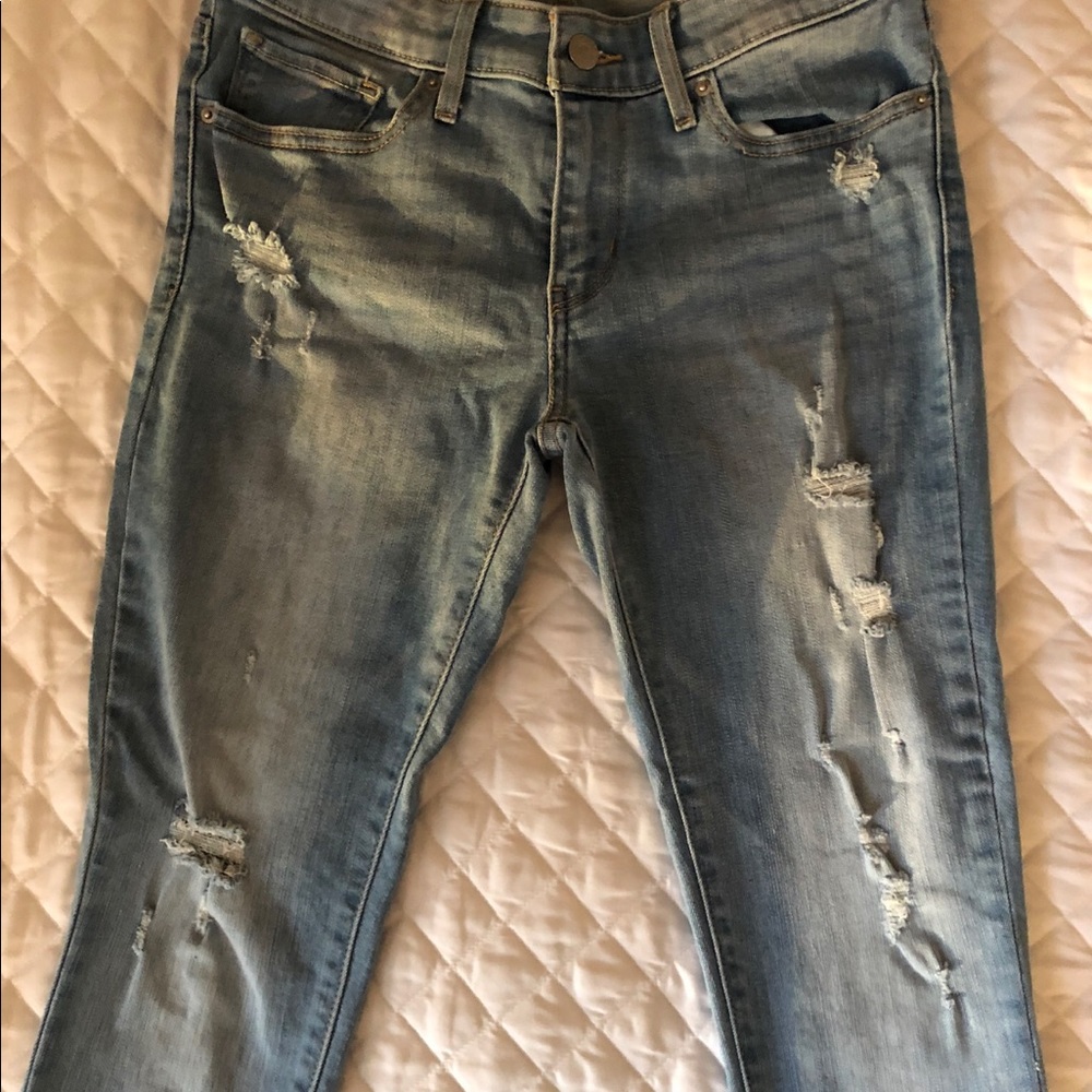Levi Blue Jean Skinny 711 27x30 Distressed Holes